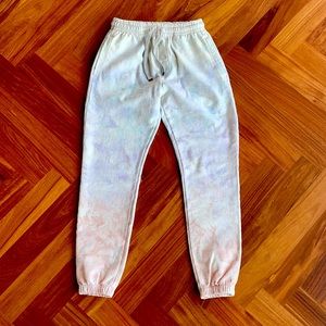 Brand new!Ordered on sale but was not a good size.